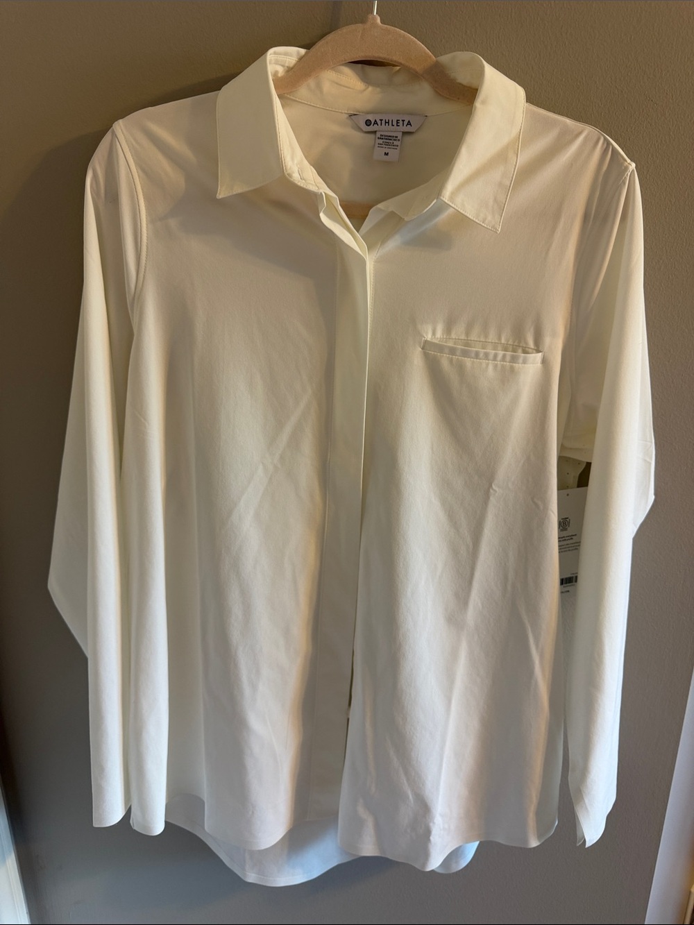 NWT Athleta Urbanite Top. Size Medium.